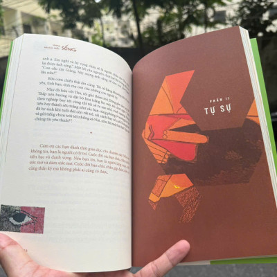 (Tái bản - In màu toàn bộ, 15 minh họa của họa sĩ Thành Chương) NHỮNG KHOẢNH KHẮC SỐNG - Lê Kiên Thành (con trai cố Tổng Bí Thư Lê Duẩn) - NXB Hội nhà văn