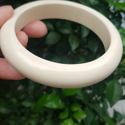 Vòng Tay Nam Bản hẹ Màu Trắng vân đẹp Ni 67mm x cao 16mm x dầy 11mm Nam tay tròn to nặng 78kg - 88kg đeo ạ