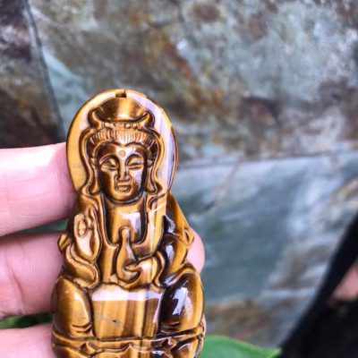 Mặt Dây Chuyền Phật QUAN ÂM size Lớn Cao 58mm x Ngang 30mm x Sâu 11mm Chất Liệu 100% Đá Mắt Hổ Vàng Nâu Tự Nhiên Nam mệnh Kim Thổ Thủy