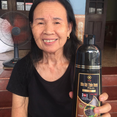 Dầu Gội Thảo Dược Đen Tóc SINORI 500 ml, Dầu Gội Phủ Bạc Nhuộm Tóc Cao Cấp Thiên Nhiên Chiết Suất Từ Nhân Sâm, Hà Thủ Ô, Ngũ Bội Tử, Trắc Bạch Diệp, Vừng Đen, Gừng