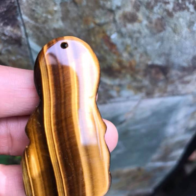 Mặt Dây Chuyền Phật QUAN ÂM size Lớn Cao 58mm x Ngang 30mm x Sâu 11mm Chất Liệu 100% Đá Mắt Hổ Vàng Nâu Tự Nhiên Nam mệnh Kim Thổ Thủy