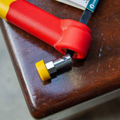 CƯA CẦM TAY CÁCH ĐIỆN TOTAL THIJH3001 - HÀNG CHÍNH HÃNG