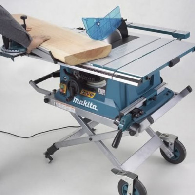 Máy cưa bàn Makita MLT100 