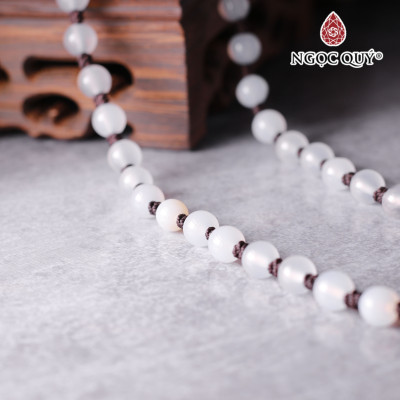 Dây chuyền hình con bướm đá mã não trắng - Ngọc Quý