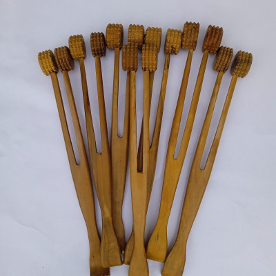 Dụng cụ massage N H home bằng gỗ bách xanh 