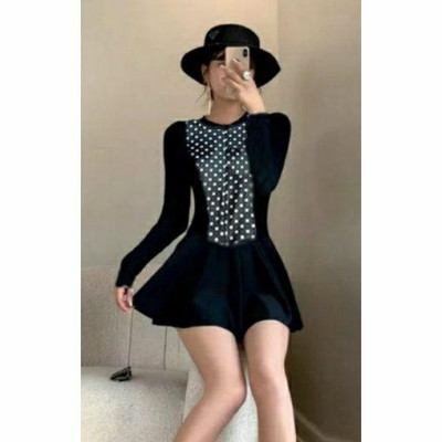 Bộ bơi tay dài nữ đen chấm bi xinh xắn hàng cao cấp kín đáo- tôn dáng - không lo bị nắng ăn-CÓ TẶNG KÈM MÚT & QUẦN VÁY