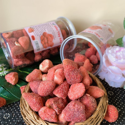 Dâu Tây Sấy Giòn Nguyên Vị 150g VietTin Mart