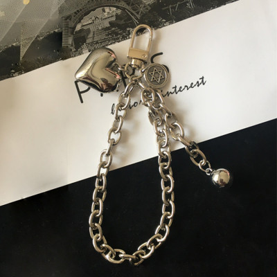 Strap đeo quần áo cài giày charm trái tim 3D phong cách thời trang hot trend