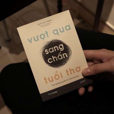 Sách - Vượt Qua Sang Chấn Tuổi Thơ
