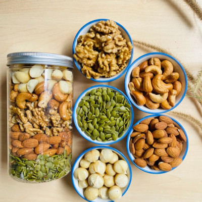 MIX HẠT ĂN LIỀN HOLI 01 - Hạt bí rang, Hạnh nhân rang mộc, Nhân óc chó vàng, Nhân macca, Điều tách lụa / đóng gói 500gram