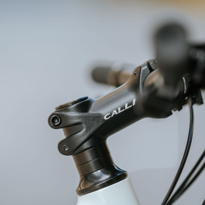 Xe đạp thể thao CALLI 2400 Khung nhôm không mối hàn