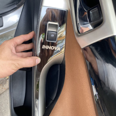 Bộ ốp nội thất dành cho Toyota Innova 2017 - 2020 mẫu titan