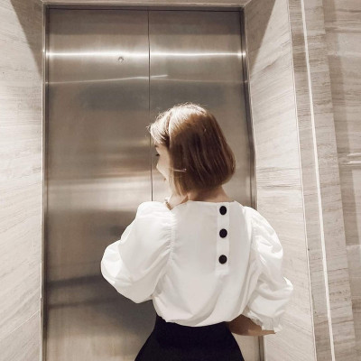 Áo Cổ Tròn Tay Bo Hella