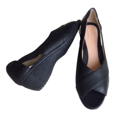 Giày nữ đế xuồng 3cm hở mũi Trường Hải da bò thật màu đen DX135