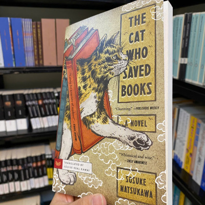 Sách - The Cat Who Saved Books by Sosuke Natsukawa - Bìa mềm | Japanese Literature / Fantasy Fiction