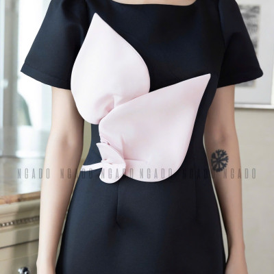 Đầm đen cổ thuyền phối hoa NGADO , đầm dự tiệc , đầm bút chì