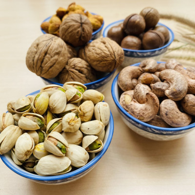 MIX HẠT CÒN VỎ - Hạt óc chó còn vỏ, Hạt macca nứt vỏ, hạt dẻ cười, Hạnh nhân rang bơ, Điều rang muối/ đóng gói 500gram