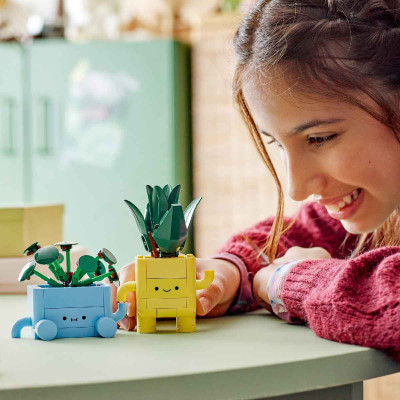 LEGO BOTANICALS 10349 Đồ Chơi Lắp Ráp Chậu Cây Vui Vẻ (217 chi tiết)