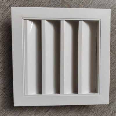 Cửa chớp nan Z 200x200, cửa louver lắp ô thoáng tránh hắt mưa