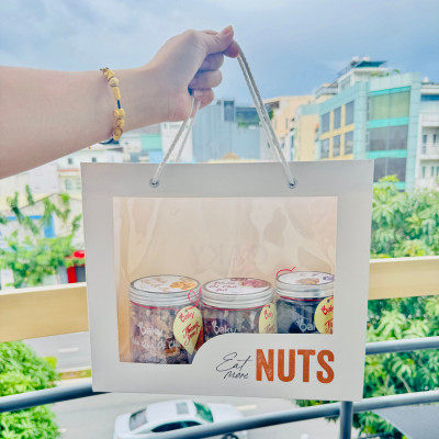 Quà Tặng Oaky - Combo Hạt Dinh Dưỡng Cao Cấp Nhân Óc Chó Vàng, Nhân Óc Chó Đỏ, Nho Khô - Tặng Túi Giấy Sang Trọng