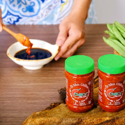 Combo 3 sản phẩm của Chilica gồm:  Tương Ớt Chilica 255g; Ớt Bằm Chilica 212g; Ớt Bằm Chilica Có Tỏi 212g  