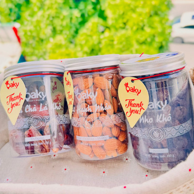 Quà Tặng Oaky - Combo Hạt Dinh Dưỡng Cao Cấp - Hạnh Nhân, Quả Chà Là, Nho Khô - Tặng Túi Giấy Sang Trọng