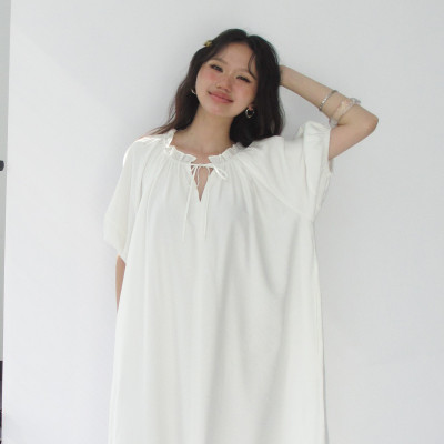 DOTTIE - Đầm dài cổ bèo cột nơ - Trắng - D0714