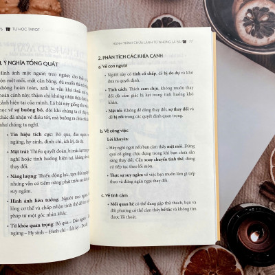 Sách - Tự học Tarot: Hành trình chữa lành từ những lá bài