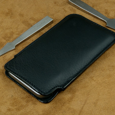 Bao da rút handmade IONECASE điện thoại 17 PRO Da Bò Thật - hàng chính hãng