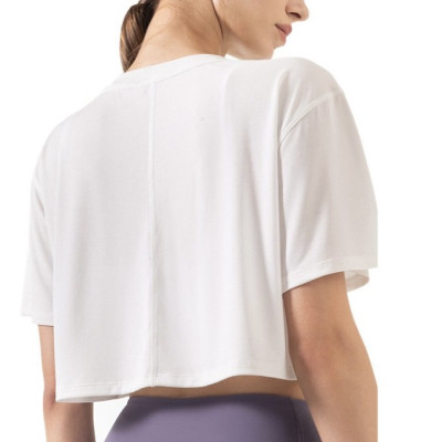 Áo phông crop top dáng ngắn lửng màu trắng siêu mát cho nữ