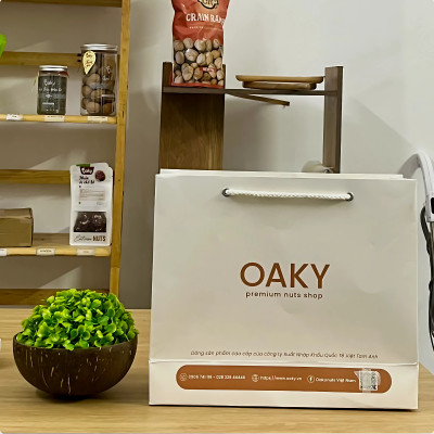 Quà Tặng Oaky - Combo Hạt Dinh Dưỡng Cao Cấp Nhân Óc Chó Vàng, Nhân Óc Chó Đỏ, Nho Khô - Tặng Túi Giấy Sang Trọng