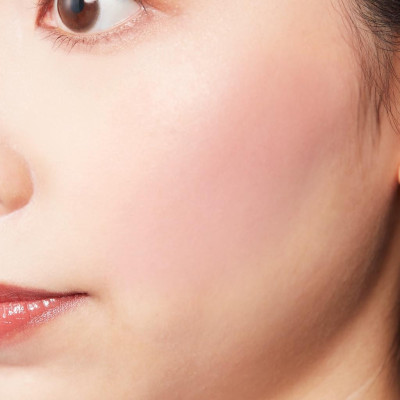 Phấn Má Hồng Daisy Doll Nhật Bản Siêu Mịn Hộp Kèm Cọ 8.3g