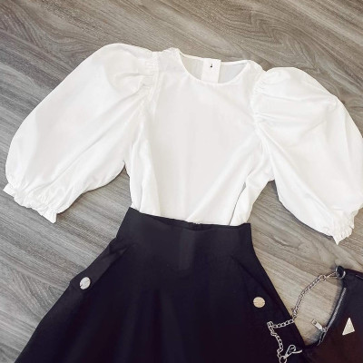 Áo Cổ Tròn Tay Bo Hella