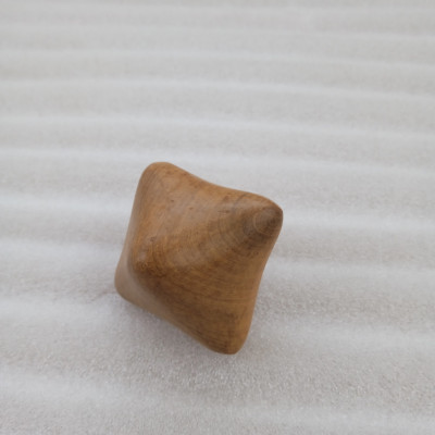 Dụng cụ massage N H home bằng gỗ thơm hình thoi