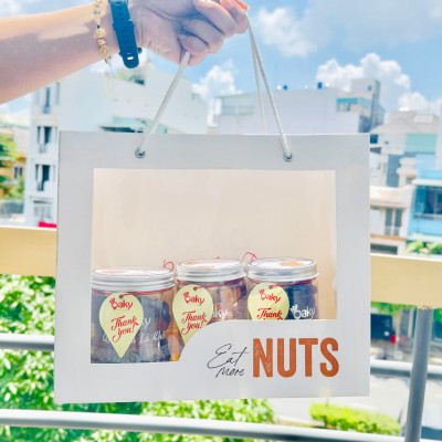 Quà Tặng Oaky - Combo Hạt Dinh Dưỡng Cao Cấp - Hạnh Nhân, Quả Chà Là, Nho Khô - Tặng Túi Giấy Sang Trọng