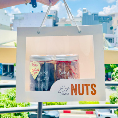 Quà Tặng Oaky - Combo Hạt Dinh Dưỡng Cao Cấp Hạnh Nhân, Nho Khô - Tặng Túi Giấy