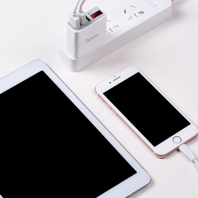 Củ Sạc 3 Cổng USB Hoco C15 Màn Hình LED - Hàng Nhập Khẩu