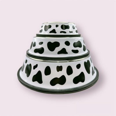 Bát ăn thú cưng, bát ăn chó mèo hình bò sữa, chất liệu inox an toàn sử dụng cho vật nuôi. Bát có 3 kích thước 18cm, 26cm, 34cm. Bát ăn size nhỏ 18cm