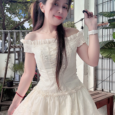 Váy trễ vai bèo đan