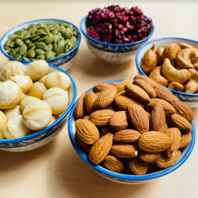 MIX 5 LOẠI HẠT DINH DƯỠNG CHỌN LỌC - Nhân óc chó đỏ, Nhân macca, Hạt điều rang, Hạnh nhân rang, Hạt bí xanh/ đóng gói 500gram