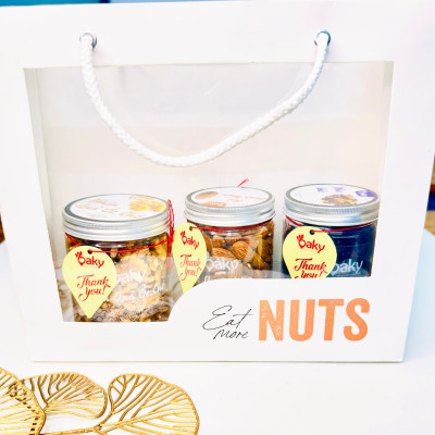 Quà Tặng Oaky - Combo Hạt Dinh Dưỡng Cao Cấp Hạnh Nhân, Nhân Óc Chó Vàng, Nho Khô - Tặng Túi Giấy Sang Trọng