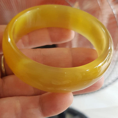 Vòng tay đá mắt mèo Vàng nhẹ Ni 56mm x  Cao 19mm x dầy 7mm Nữ 52kg - 59kg đeo màu nhẹ xinh tươi đẹp rẻ lắm chuẩn hợp nữ mệnh thổ mệnh kim mệnh thuỷ ạ