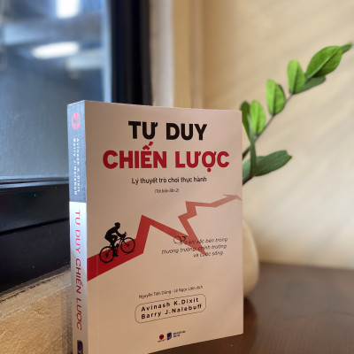Sách Tư Duy Chiến Lược – Lý Thuyết Trò Chơi Thực Hành, Avinash K.Dixit và Barry J.Nalebuff, NXB Dân Trí (Bìa mềm, Phát hành 2023, Nguyễn Tiến Dũng và Lê Ngọc Liên dịch, 544 trang, khổ 14,5x 20,5cm, Bách Việt Books)