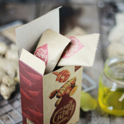 Combo Đậu Phộng Mè Cay Hải Long (250g) + Mứt Gừng Nướng Mật Ong Hải Long (120g)