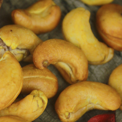 Hạt Điều Rang Muối Tách Vỏ Lụa Hải Long (250g)